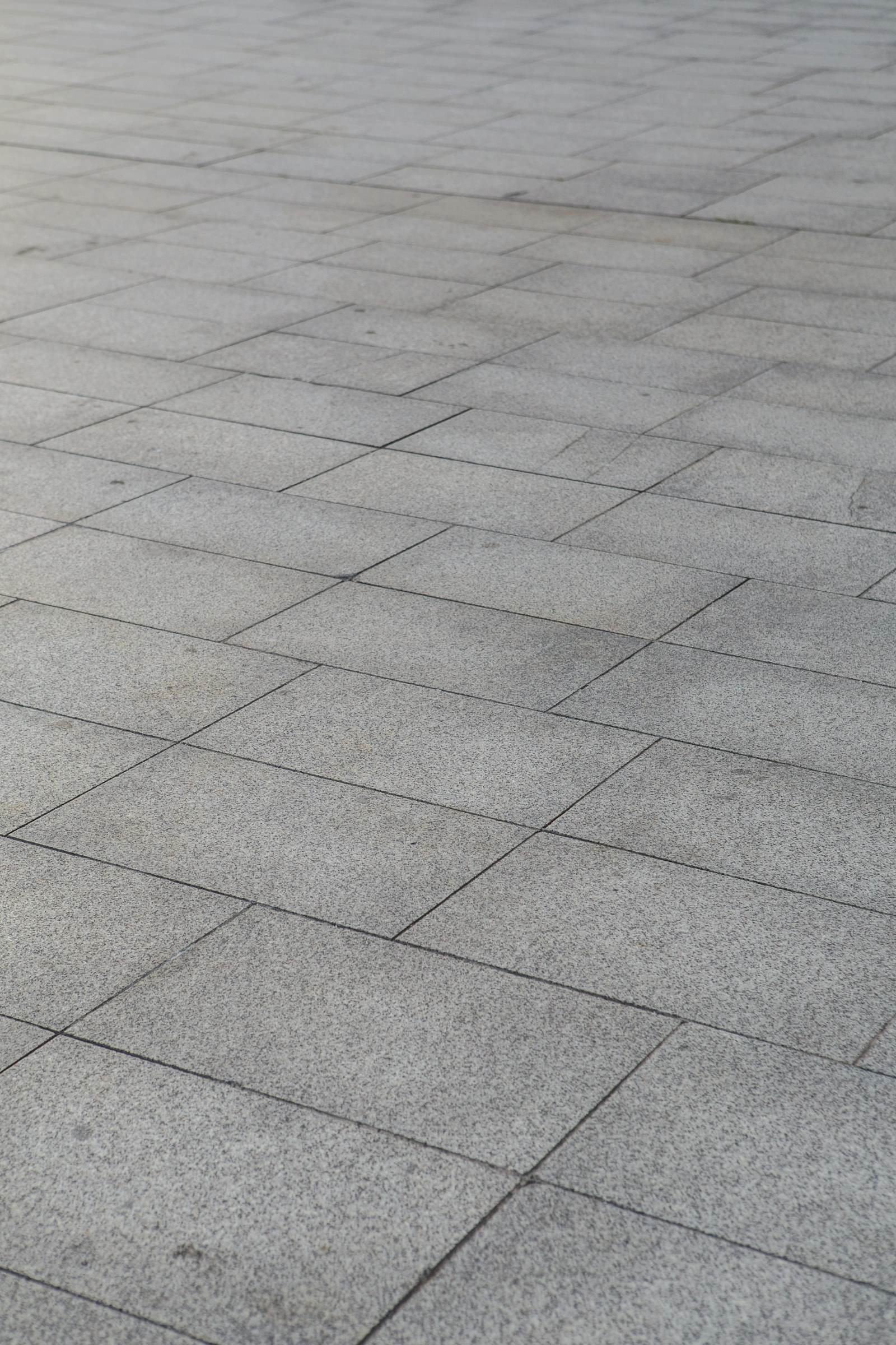 Bodenbeläge im Objekt: LVT, Parkett, Laminat & Linoleum im Vergleich